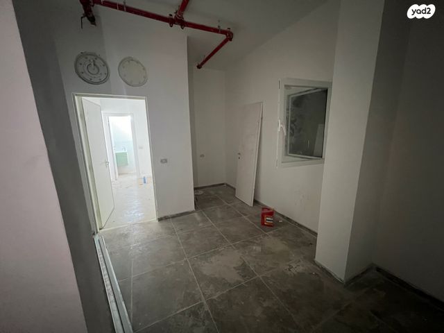 חנויות/ שטח מסחרי, חריש