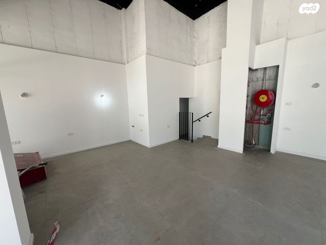 חנויות/ שטח מסחרי, חריש