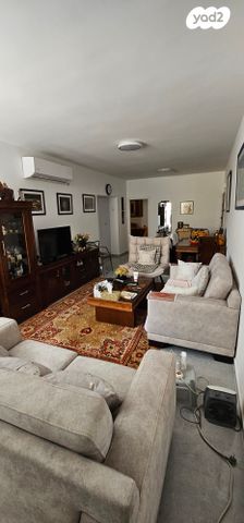 ז'בוטינסקי 8