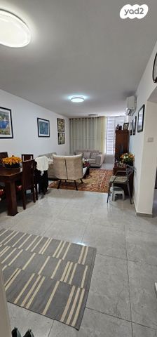 דירה, ז'בוטינסקי 8, עצמאות יוספטל, בת ים