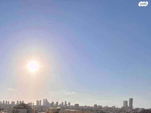 גג/ פנטהאוז, אורי צבי גרינברג, חולון