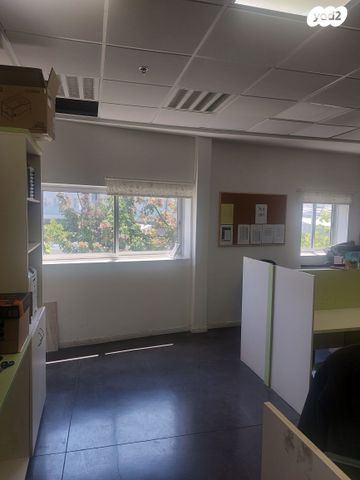 מבני תעשיה, מבוא חורון