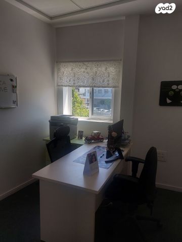 מבני תעשיה, מבוא חורון