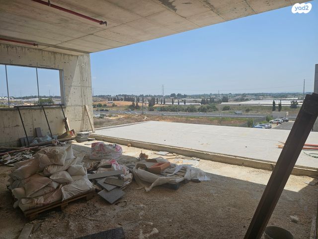 סטודיו, אבן יהודה