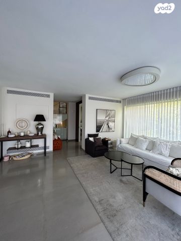 טריפלקס, הרצליה פיתוח, הרצליה