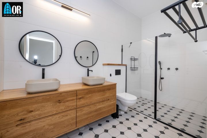 גג/ פנטהאוז, חיים חפר, הרקפות, ראשון לציון