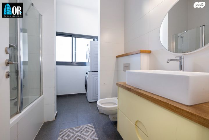 גג/ פנטהאוז, חיים חפר, הרקפות, ראשון לציון