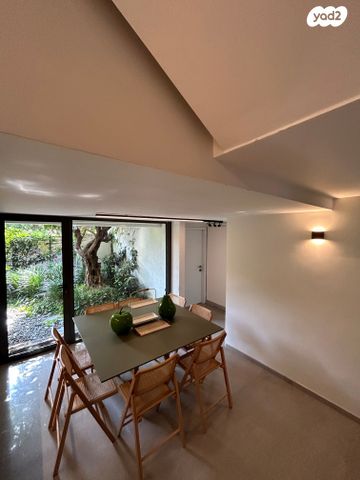 טריפלקס, הרצליה פיתוח, הרצליה