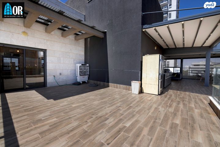 גג/ פנטהאוז, חיים חפר, הרקפות, ראשון לציון