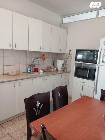 מודעת נכס, כצנלסון, ראשון לציון