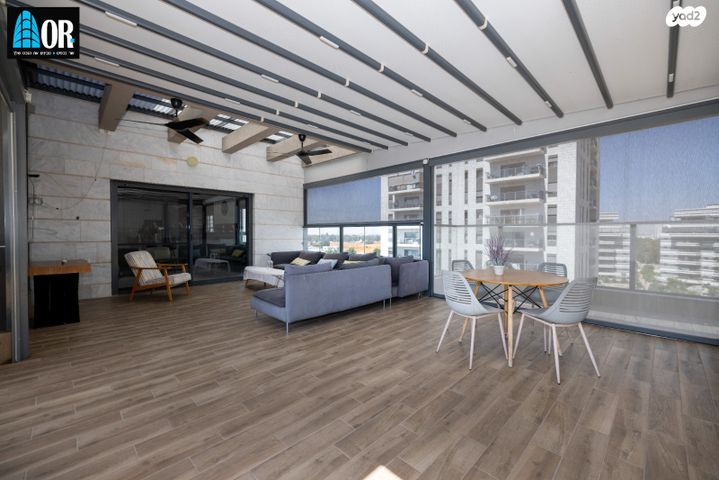 גג/ פנטהאוז, חיים חפר, הרקפות, ראשון לציון