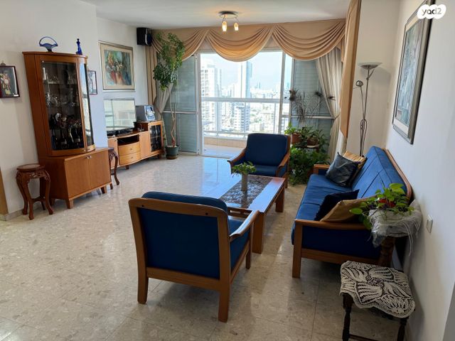 ד"ר יוחנן בדר 