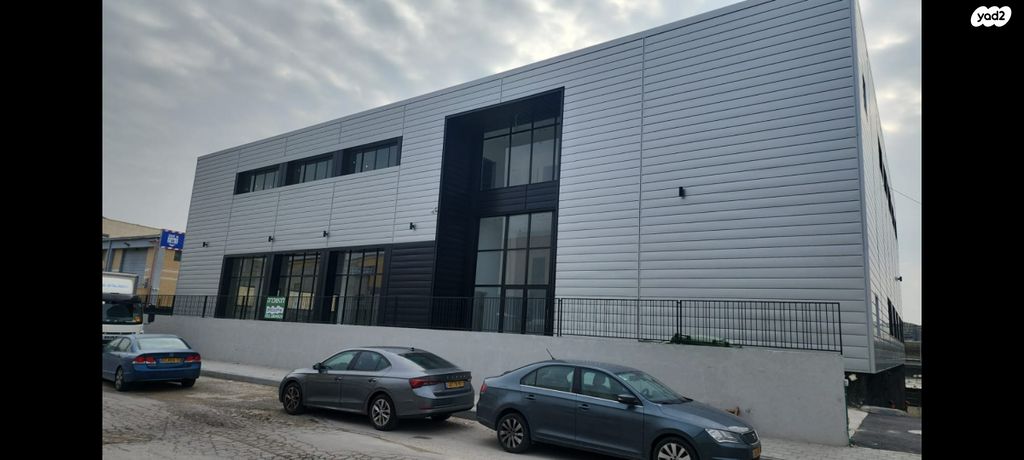 מבני תעשיה, מפעלי נחם הר טוב