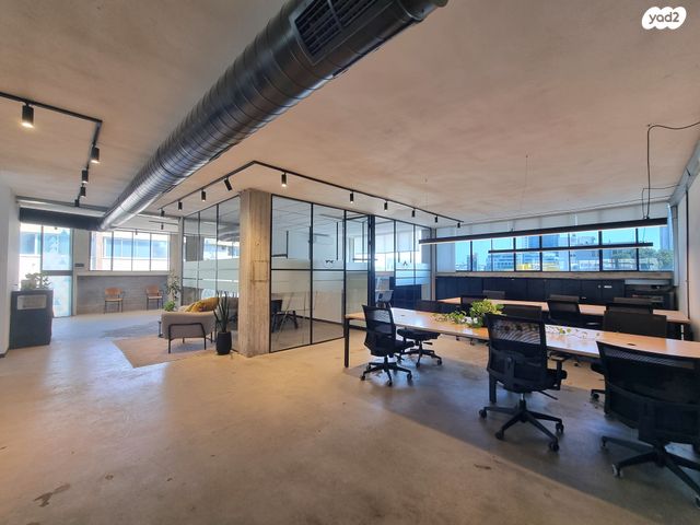 מונטיפיורי, הרכבת