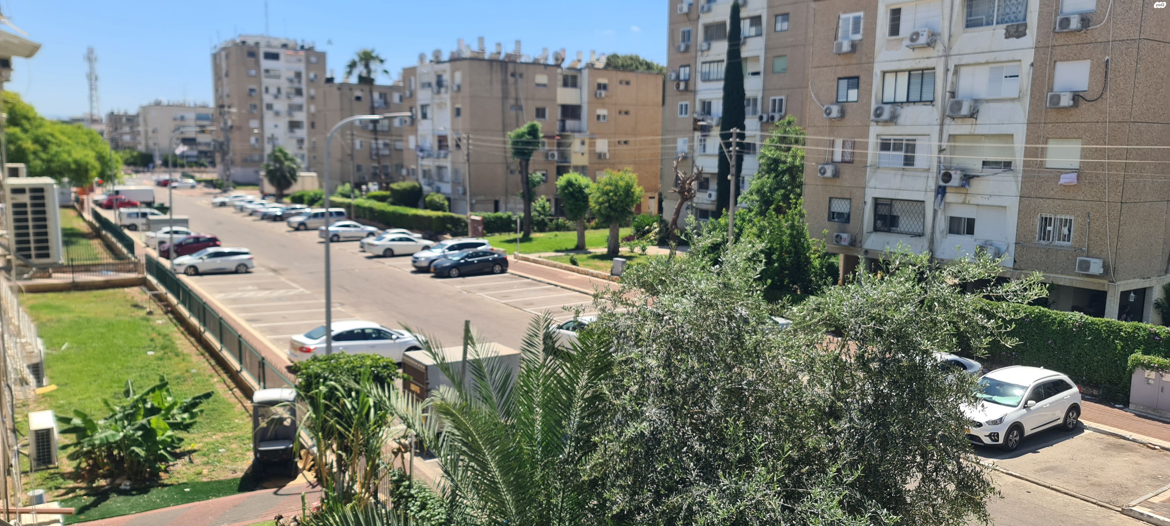 האשל 18