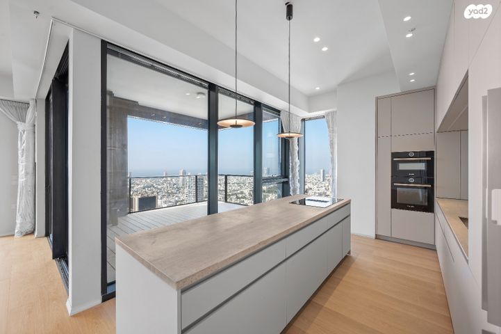 דירה, ליאונרדו דה וינצ'י 12, גני שרונה, קרית הממשלה, תל אביב יפו