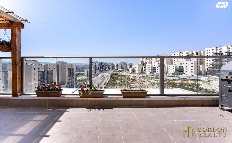 גג/ פנטהאוז, השלושה, נווה שמיר רמת בית שמש ה-1, בית שמש