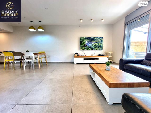 דירת גן, בני וו. רייך, קרית השרון, נתניה