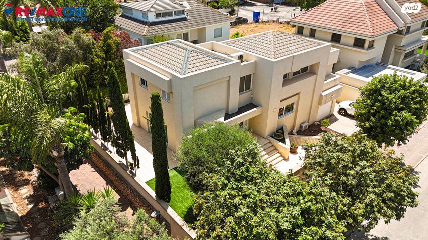 בית פרטי/ קוטג', עטרות 5, שיכון אשר, רעננה