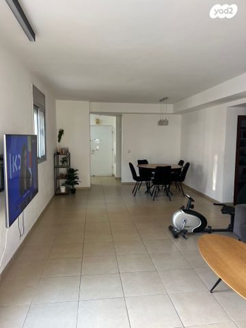 דירה, נעמי שמר, קרית אילון, חולון