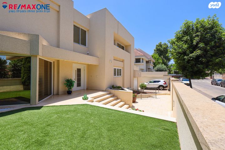 בית פרטי/ קוטג', עטרות 5, שיכון אשר, רעננה