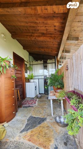 דו משפחתי, לויטס, חדרה