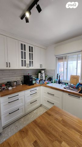 דו משפחתי, לויטס, חדרה