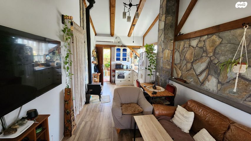 דו משפחתי, לויטס, חדרה