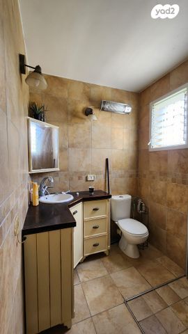 דו משפחתי, לויטס, חדרה