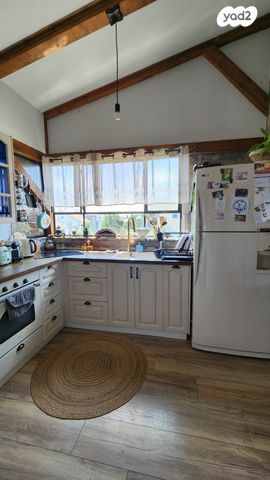 דו משפחתי, לויטס, חדרה