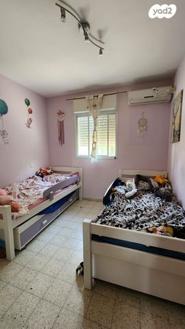 דו משפחתי, לויטס, חדרה