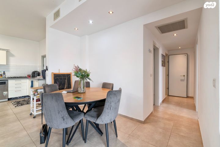 דירה, חזון אי"ש, רחובות הצעירה, רחובות