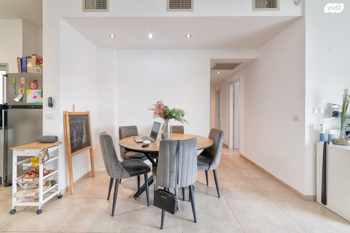 דירה, חזון אי"ש, רחובות הצעירה, רחובות