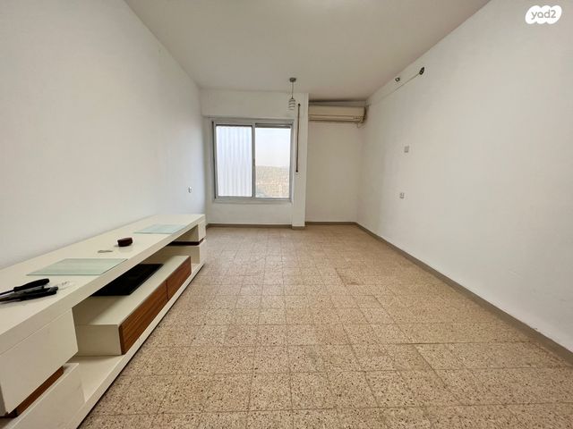 דירה, קרן היסוד 13, שכונה ותיקה - מרכז העיר, מעלות תרשיחא