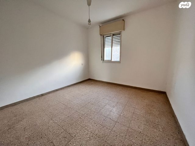 דירה, קרן היסוד 13, שכונה ותיקה - מרכז העיר, מעלות תרשיחא