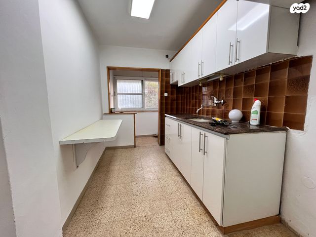 דירה, קרן היסוד 13, שכונה ותיקה - מרכז העיר, מעלות תרשיחא