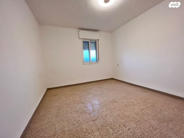 דירה, קרן היסוד 13, שכונה ותיקה - מרכז העיר, מעלות תרשיחא