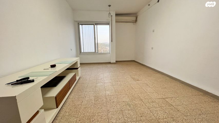 דירה, קרן היסוד 13, שכונה ותיקה - מרכז העיר, מעלות תרשיחא