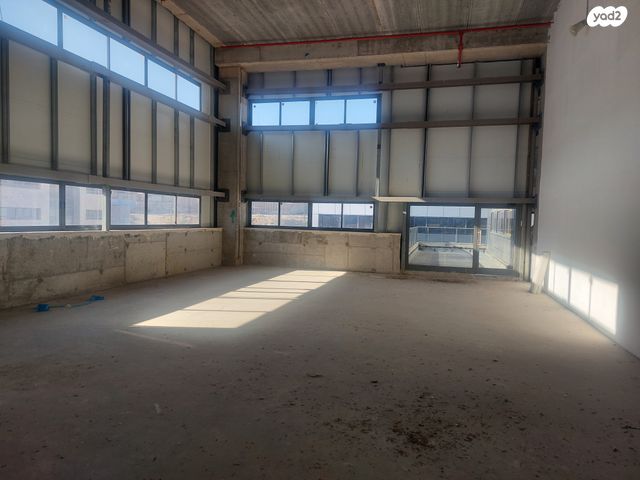 מבני תעשיה, מפעלי נחם הר טוב