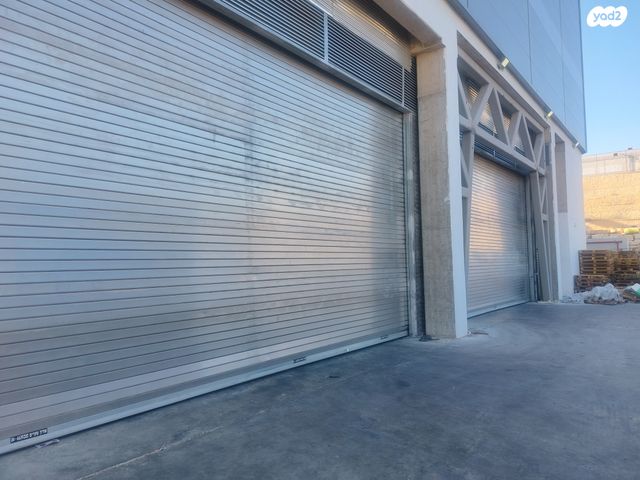 מבני תעשיה, מפעלי נחם הר טוב