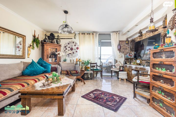 דירה, רפאל בר לביא, חומת שמואל, הר חומה, ירושלים