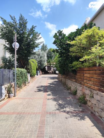 דו משפחתי, הברכה, אחוזה ירוקה, פרדס חנה כרכור