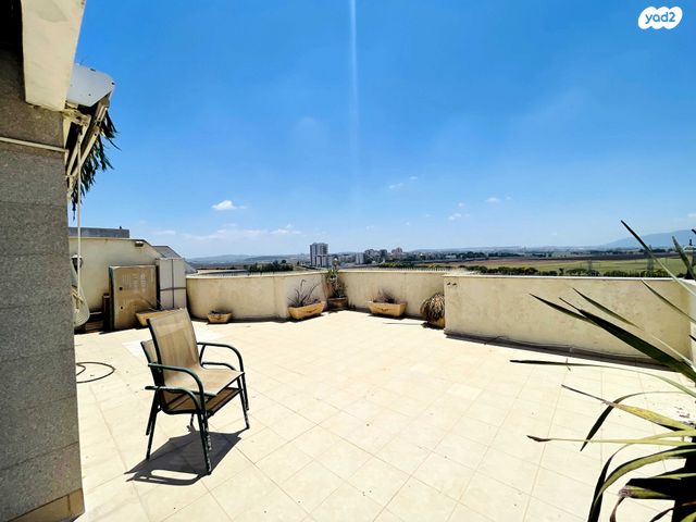 גג/ פנטהאוז, התות, הפרפר, קרית ביאליק