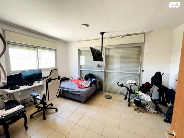 גג/ פנטהאוז, התות, הפרפר, קרית ביאליק