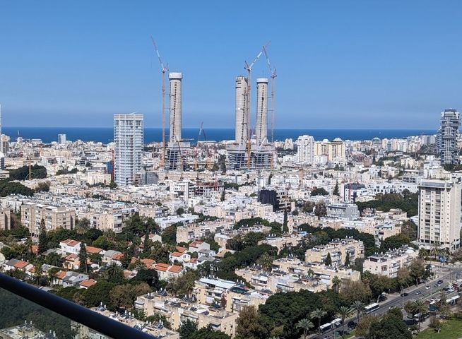 דרך מנחם בגין 150