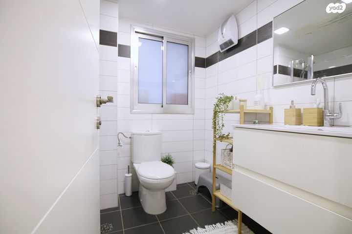 דירה, משכנות האומנים, קרית מוצקין