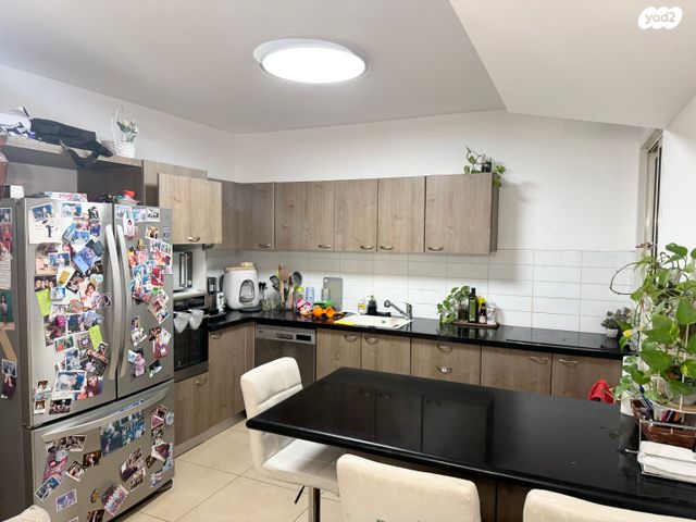 דירה, אלוף רחבעם זאבי, הדר המושבות החדשה / אם המושבות החדשה, פתח תקווה