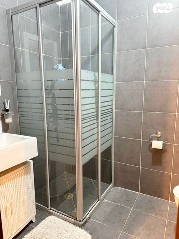 דירה, אלוף רחבעם זאבי, הדר המושבות החדשה / אם המושבות החדשה, פתח תקווה