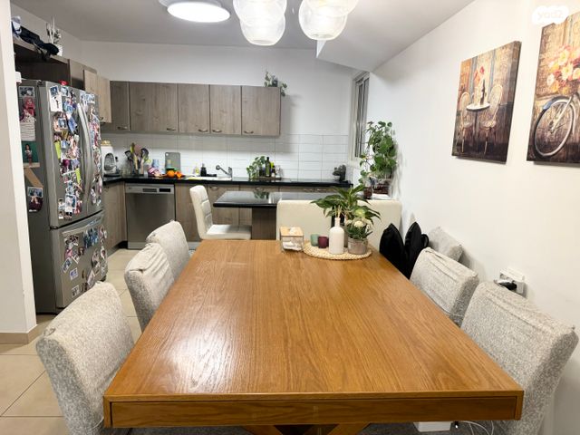 דירה, אלוף רחבעם זאבי, הדר המושבות החדשה / אם המושבות החדשה, פתח תקווה