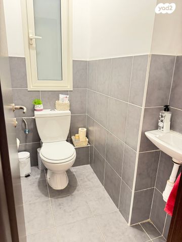 דירה, אלוף רחבעם זאבי, הדר המושבות החדשה / אם המושבות החדשה, פתח תקווה